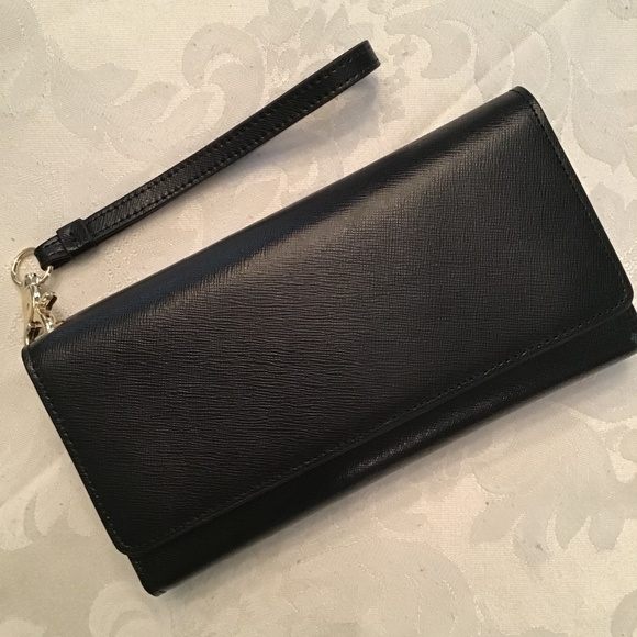Neiman Marcus Handbags - Neiman Marcus LEATHER Day Out Clutch 💥NWT💥